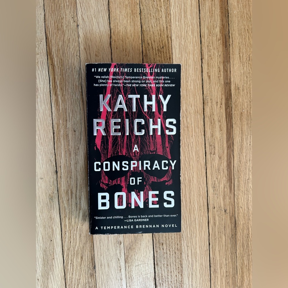 3/$10 Conspiracy Of Bones Kathy Reichs📚